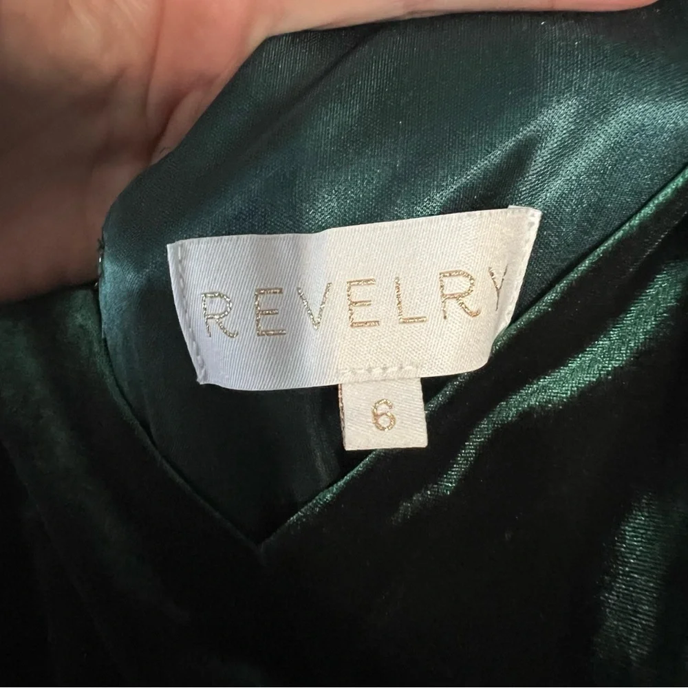 Revelry Dawson Velvet Floor Length Dress in Classic Emerald - Picture 7 of 8